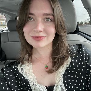 Meet your Posher, Elizabeth